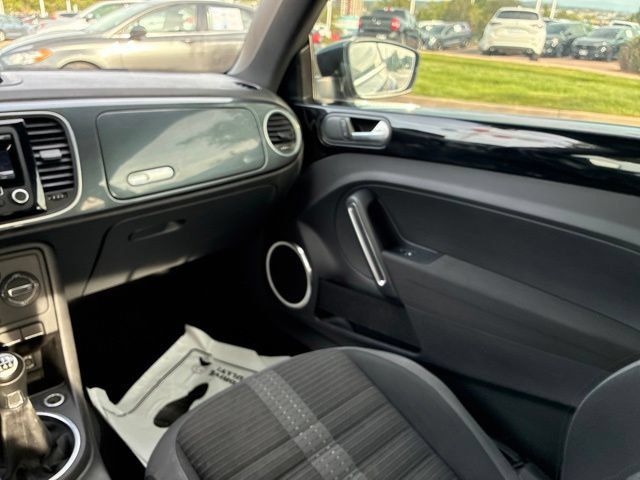 Used 2012 Volkswagen Beetle 2.0T FWD image 21