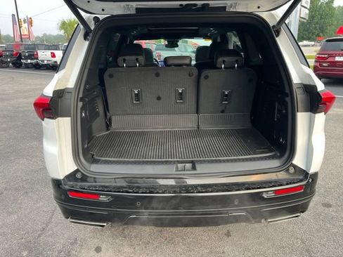 Used 2025 Buick Enclave Sport Touring w/ Power Package FWD image 32