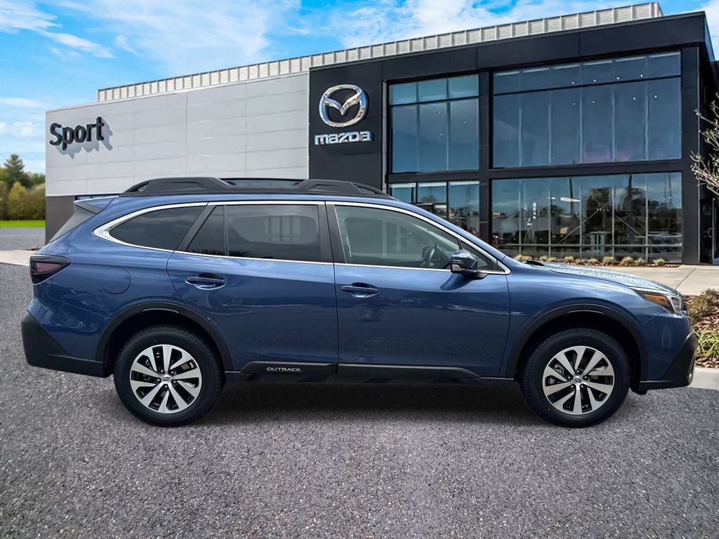 Used 2020 Subaru Outback Premium AWD/4WD image 2