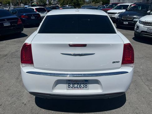 Used 2019 Chrysler 300 Limited image 6