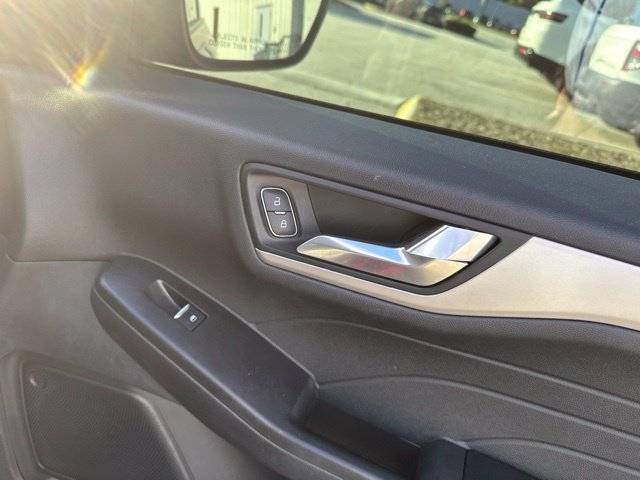 Used 2021 Ford Escape SE w/ SE Sport Appearance Package FWD image 16