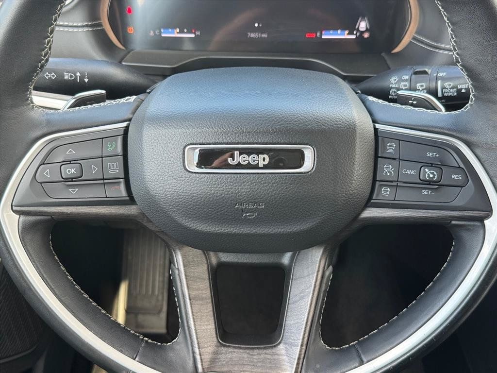 Used 2022 Jeep Grand Cherokee L Limited AWD/4WD image 15