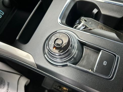 Used 2019 Ford Fusion SE image 18