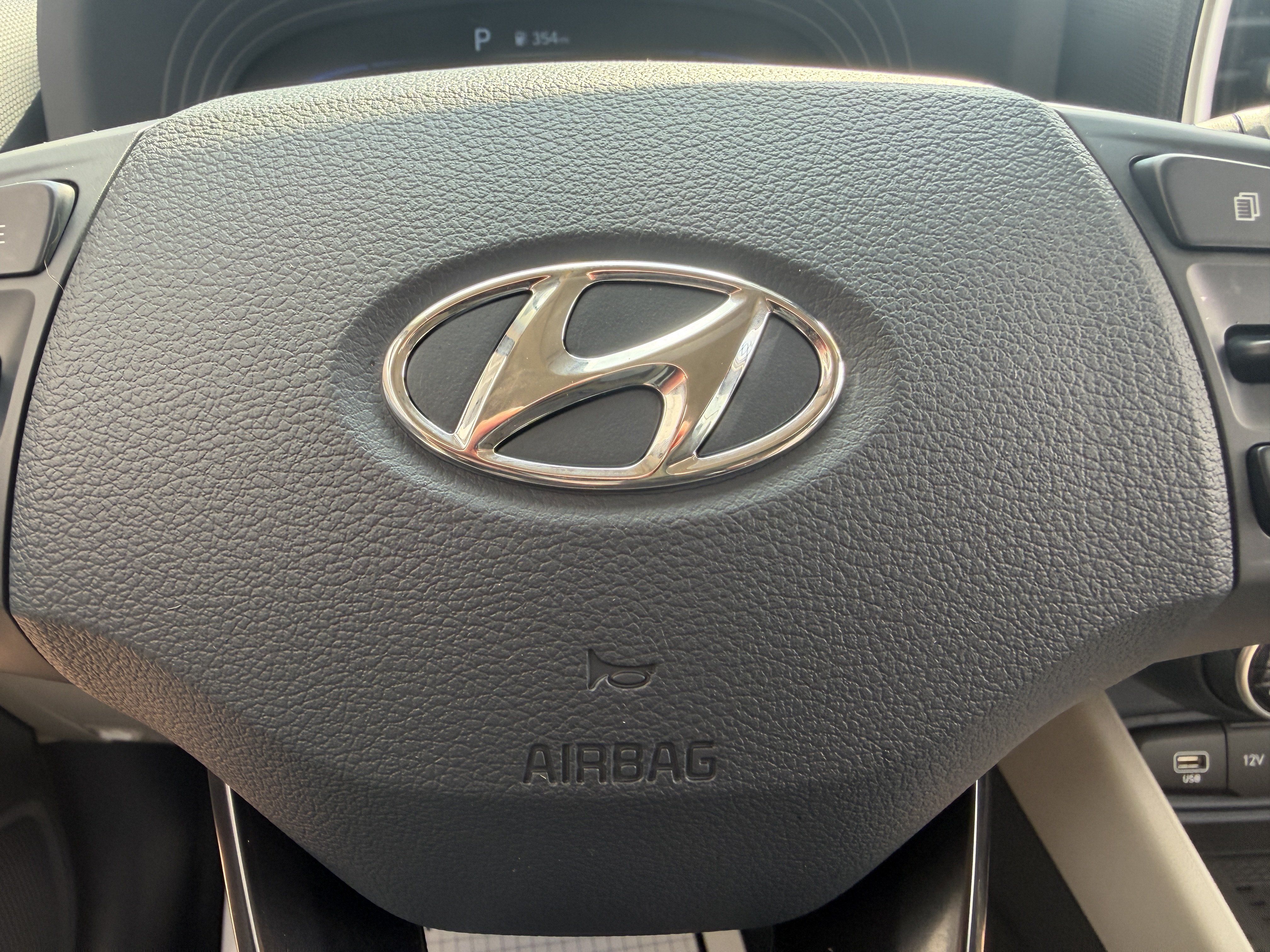 Certified 2025 Hyundai Venue Limited FWD image 32