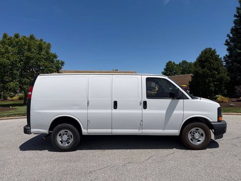 Used 2017 Chevrolet Express 2500 RWD image 5