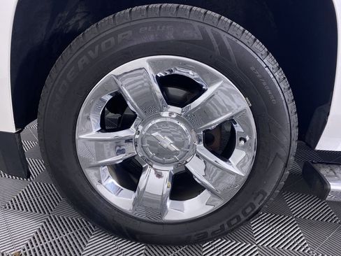 Used 2019 Chevrolet Suburban LT w/ LT Signature Package AWD/4WD image 17