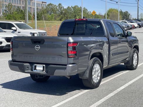 Used 2024 Nissan Frontier SV w/ SV Convenience Package image 4