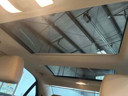 Used 2010 Mercedes-Benz E 350 4MATIC Sedan image 90