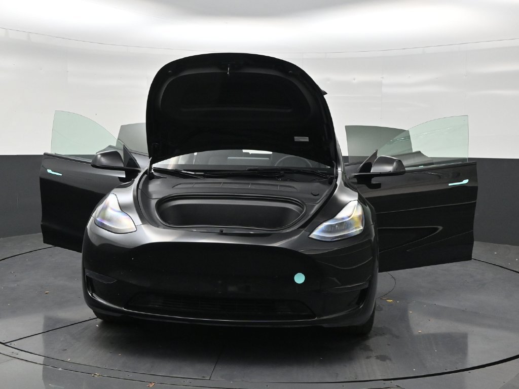 Used 2024 Tesla Model Y Long Range RWD image 32
