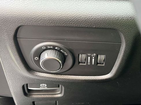 Used 2023 Jeep Grand Cherokee L Laredo w/ Luxury Tech Group I AWD/4WD image 18