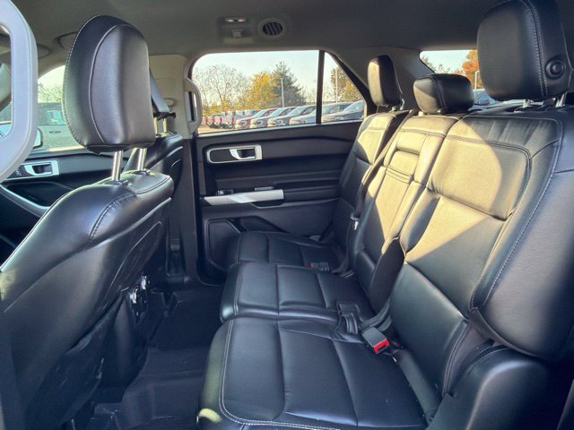 Used 2020 Ford Explorer XLT w/ Equipment Group 202A AWD/4WD image 18