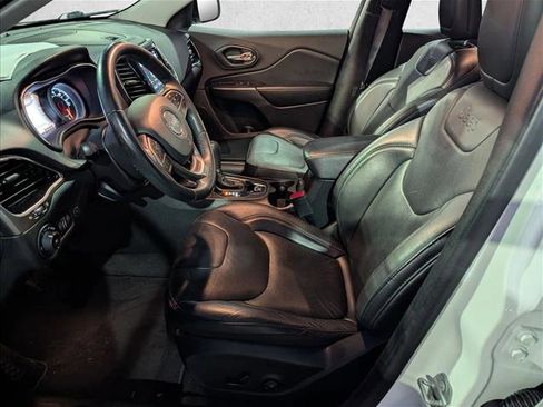 Used 2019 Jeep Cherokee Limited image 16