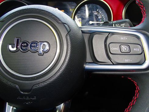 Used 2023 Jeep Wrangler Unlimited Rubicon 4xe image 30