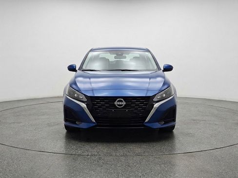 Used 2025 Nissan Altima 2.5 SV image 2