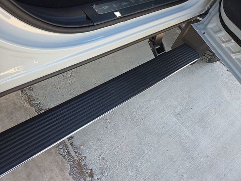 Used 2025 Ford F450 Platinum w/ FX4 Off-Road Package AWD/4WD image 14