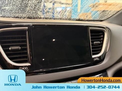 Used 2025 Chrysler Pacifica Select FWD image 23