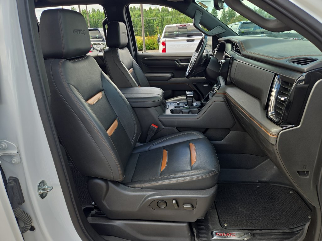 Used 2023 GMC Sierra 1500 AT4 w/ AT4 Premium Package AWD/4WD image 17