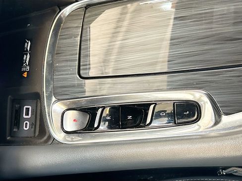 Used 2023 Buick Enclave Essence image 17