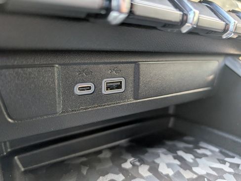 New 2025 Chevrolet Colorado LT w/ LT Convenience Package image 24