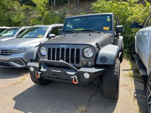 Used 2018 Jeep Wrangler Unlimited Sport S AWD/4WD image 2