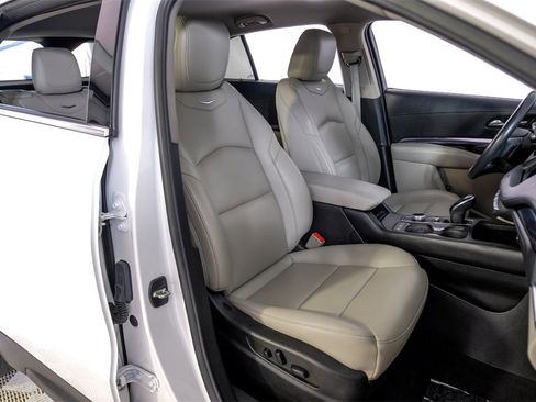 Used 2023 Cadillac XT4 Luxury image 36