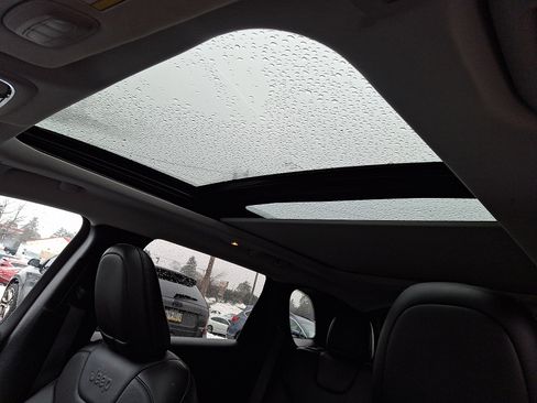 Used 2019 Jeep Cherokee Limited w/ Technology Group image 14