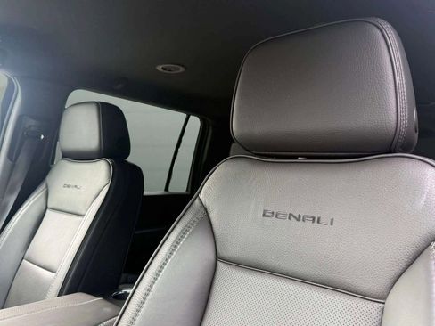 Used 2025 GMC Yukon XL Denali AWD/4WD image 36