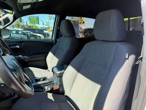 Used 2019 Toyota Tacoma TRD Sport w/ Technology Package AWD/4WD image 10