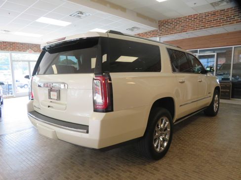 Used 2015 GMC Yukon XL Denali w/ Touring Package AWD/4WD image 4