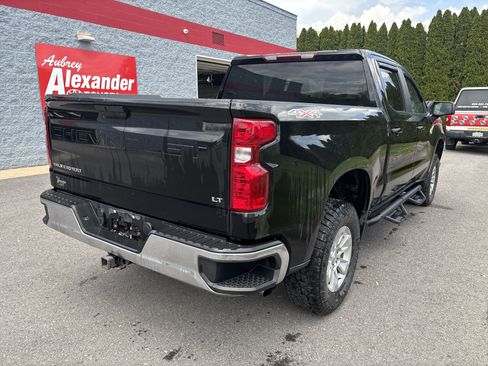 Used 2022 Chevrolet Silverado 1500 LT AWD/4WD image 3