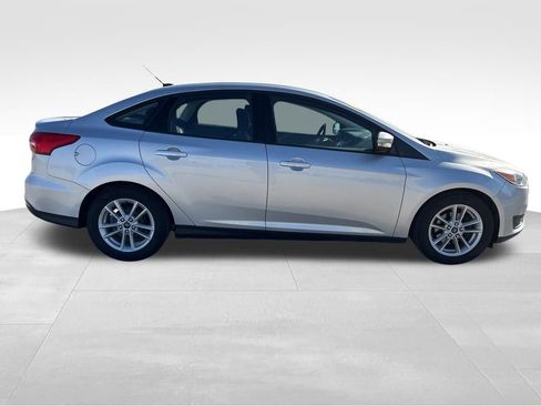 Used 2015 Ford Focus SE image 6