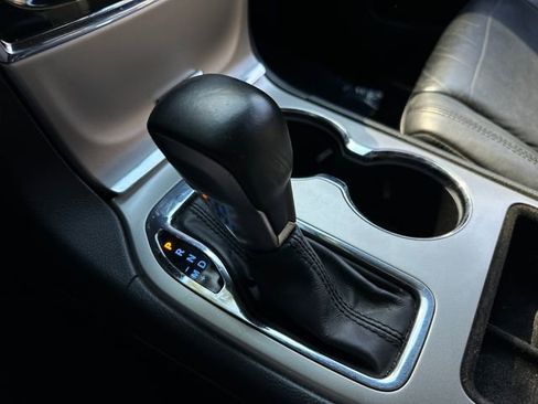 Used 2019 Jeep Grand Cherokee Limited image 32