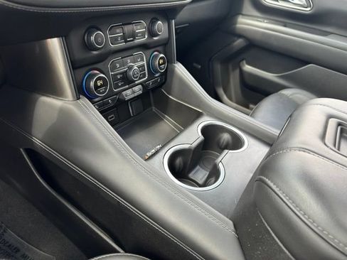 Certified 2024 Chevrolet Suburban Z71 w/ Luxury Package AWD/4WD image 23