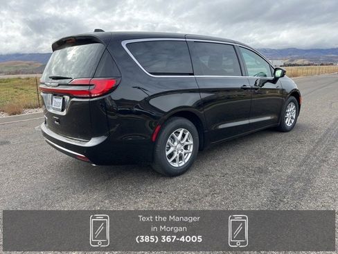 New 2026 Chrysler Pacifica Select image 3