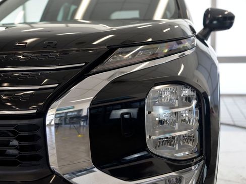 Used 2022 Mitsubishi Outlander SEL image 11