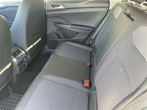 Used 2025 Volkswagen Taos SE image 24