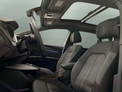 Used 2024 Audi Q4 e-tron Prestige image 26