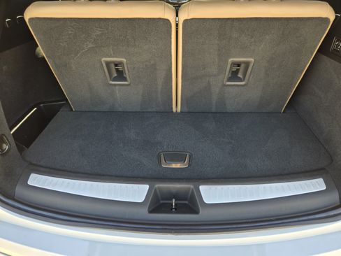 Used 2022 Cadillac XT6 Premium Luxury w/ Platinum Package FWD image 31