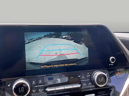 Used 2023 Toyota Highlander XLE FWD image 27