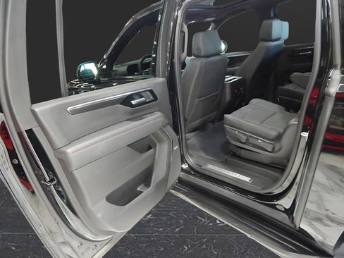 Used 2025 Chevrolet Suburban RST w/ Comfort Package AWD/4WD image 28
