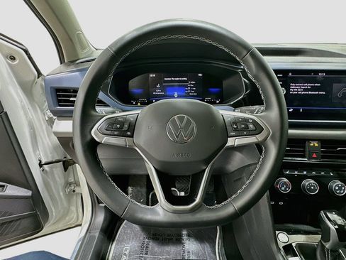 Used 2023 Volkswagen Taos SE w/ Panoramic Sunroof Package FWD image 11
