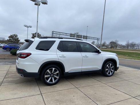 Used 2023 Honda Pilot Touring image 11