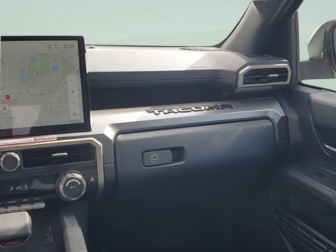 Used 2025 Toyota Tacoma TRD Sport image 26