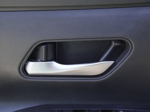 Used 2025 Nissan Kicks SV FWD image 8