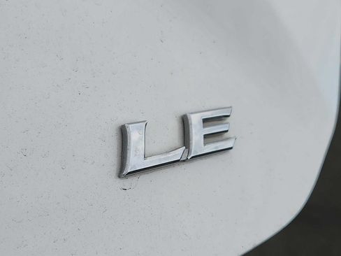 Used 2025 Toyota Camry LE FWD image 30