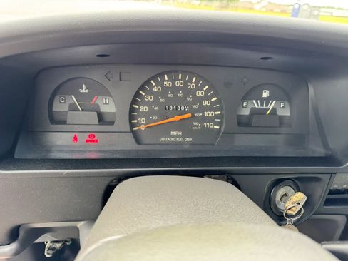 Used 1994 Toyota Pickup 2WD Regular Cab image 17