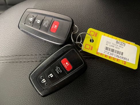 Certified 2022 Toyota RAV4 XLE Premium FWD image 24