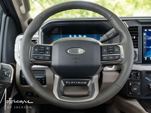 Used 2025 Ford F250 Platinum w/ Platinum Plus Package AWD/4WD image 16