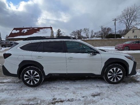 Used 2025 Subaru Outback Limited image 11