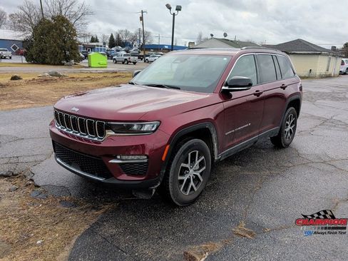 Used 2024 Jeep Grand Cherokee Limited w/ Luxury Tech Group II image 8